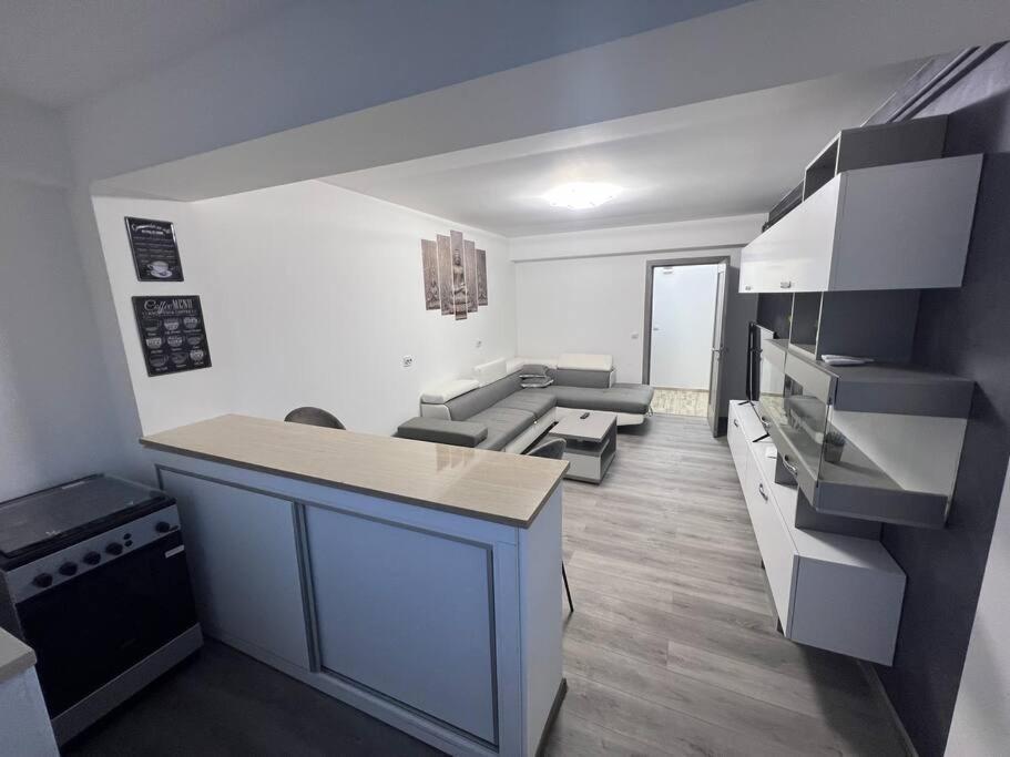 Lovely Flat With Bathtub 5 Mins From Center Craiova Eksteriør billede