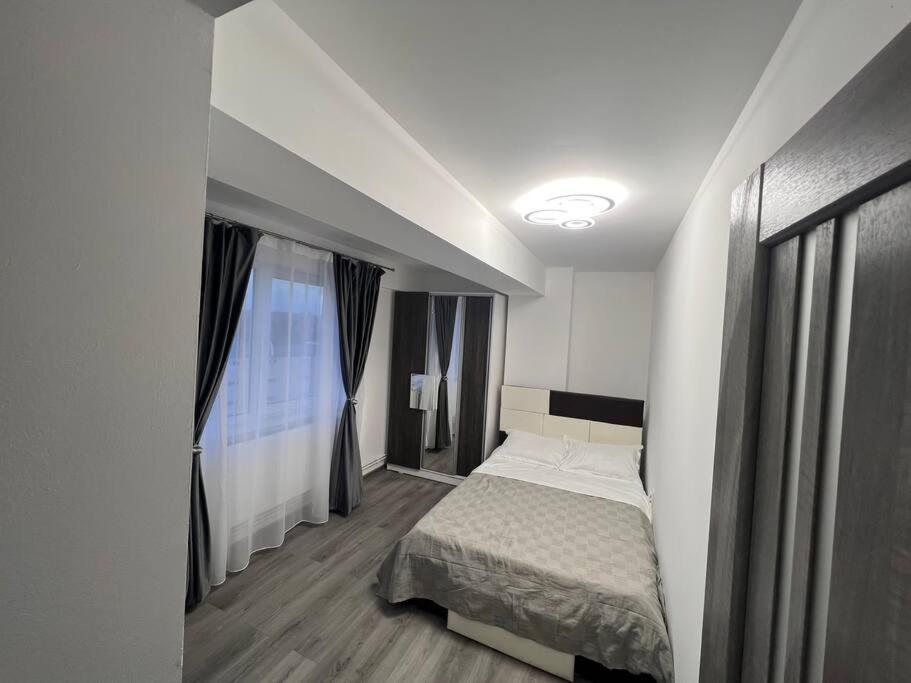 Lovely Flat With Bathtub 5 Mins From Center Craiova Eksteriør billede