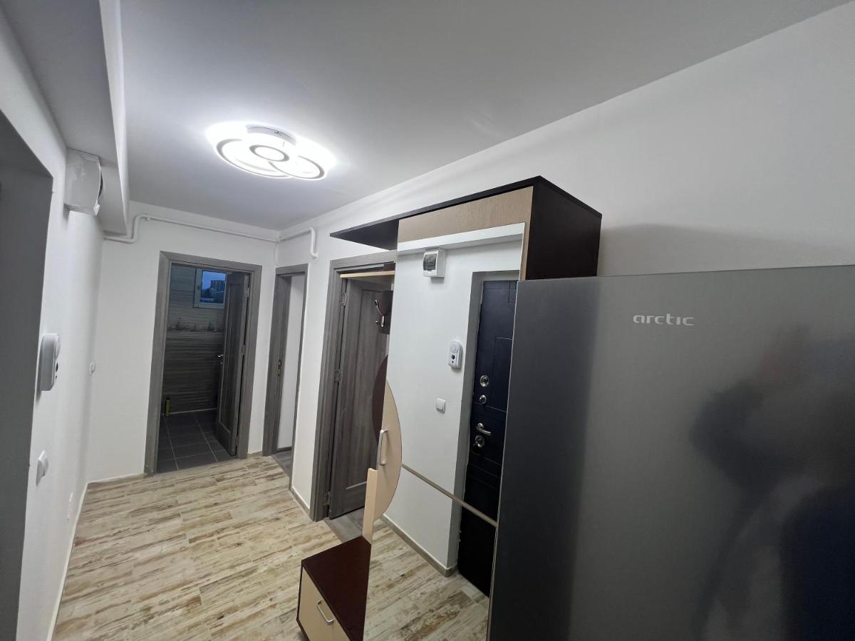 Lovely Flat With Bathtub 5 Mins From Center Craiova Eksteriør billede