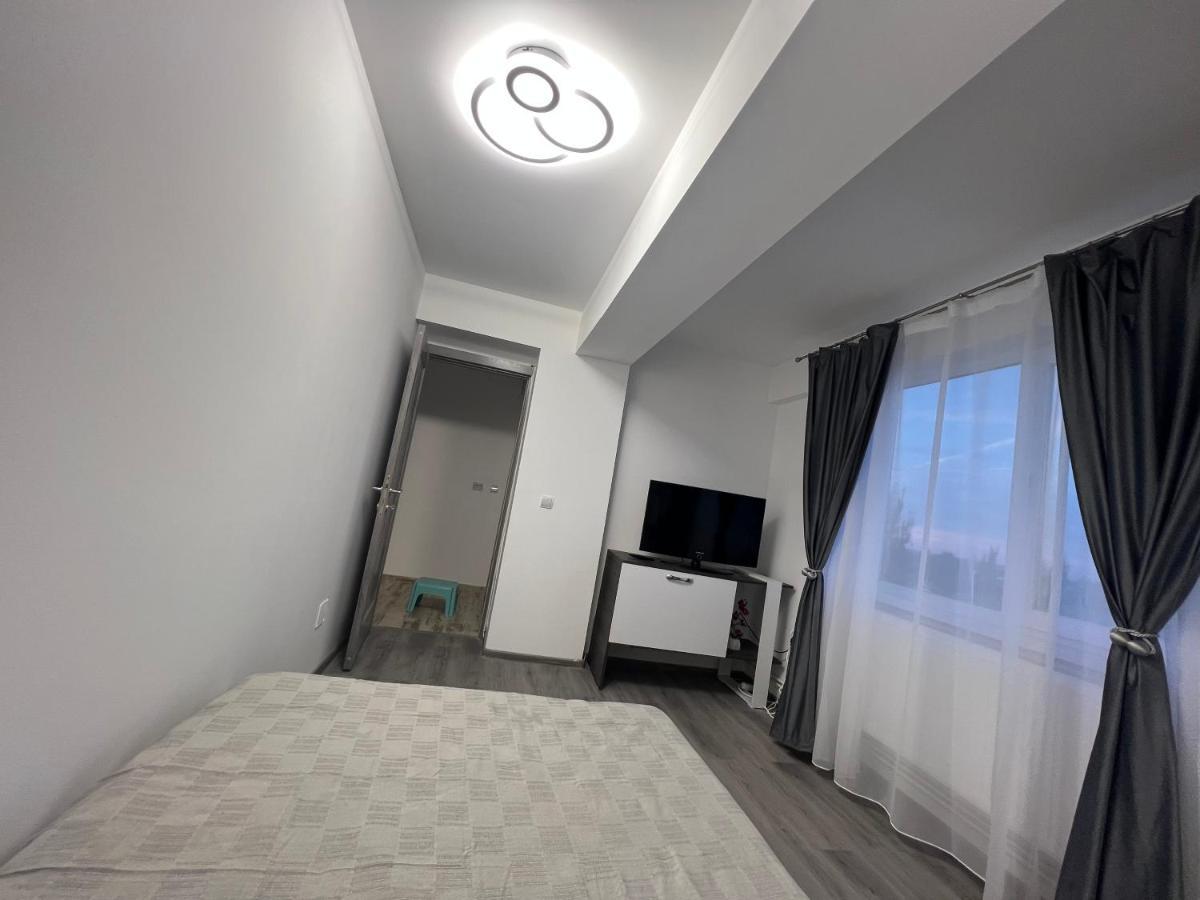 Lovely Flat With Bathtub 5 Mins From Center Craiova Eksteriør billede